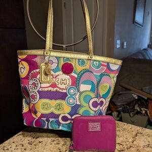 Coach Poppy Graffiti Tote And Wallet Set